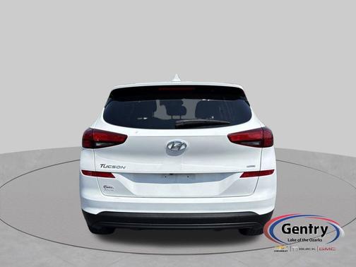White 2019 Hyundai TUCSON SE