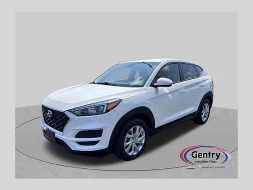 White 2019 Hyundai TUCSON SE