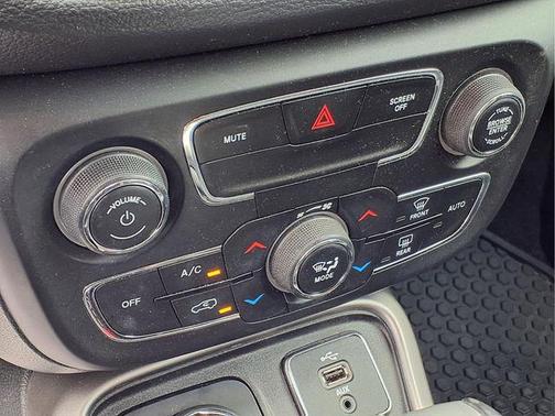 White Clearcoat 2018 Jeep Compass Latitude