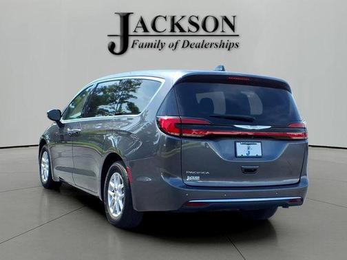 Granite Crystal Metallic Clearcoat 2023 Chrysler Pacifica Touring L
