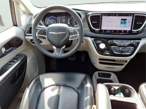 Granite Crystal Metallic Clearcoat 2023 Chrysler Pacifica Touring L