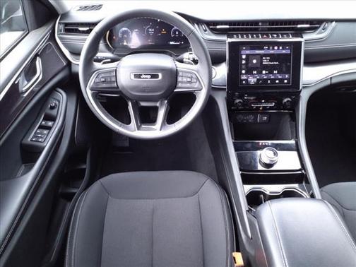 2022 Jeep Grand Cherokee L Laredo