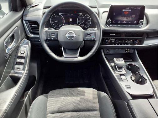 Super Black 2025 Nissan Rogue SV