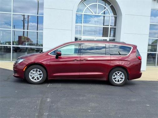 2020 Chrysler Voyager LX