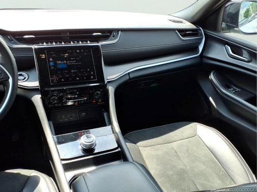Silver Zynith 2025 Jeep Grand Cherokee Altitude