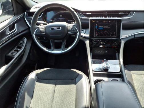 Silver Zynith 2025 Jeep Grand Cherokee Altitude