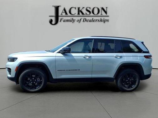 Silver Zynith 2025 Jeep Grand Cherokee Altitude