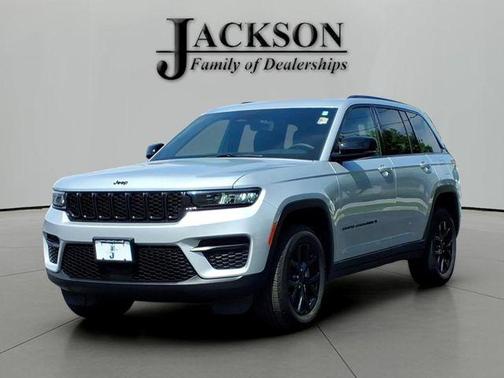 Silver Zynith 2025 Jeep Grand Cherokee Altitude