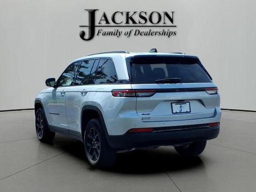 Silver Zynith 2025 Jeep Grand Cherokee Altitude