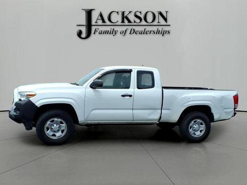 Super White 2016 Toyota Tacoma SR