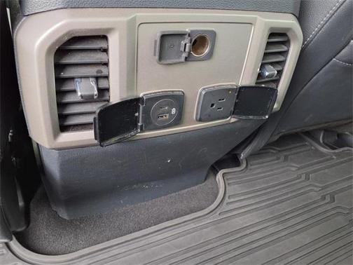 Oxford White 2022 Ford F-250 Lariat