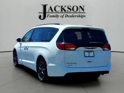 Bright White Clearcoat 2020 Chrysler Pacifica Touring-L Plus