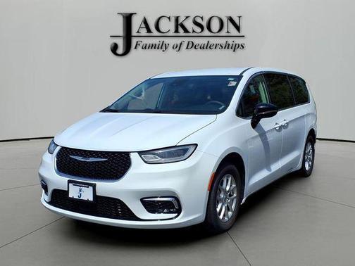 Bright White Clearcoat 2024 Chrysler Pacifica Touring L