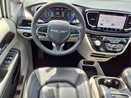 Bright White Clearcoat 2024 Chrysler Pacifica Touring L