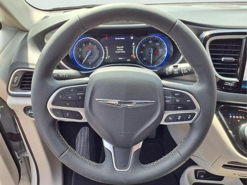 Bright White Clearcoat 2024 Chrysler Pacifica Touring L