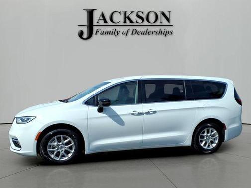 Bright White Clearcoat 2024 Chrysler Pacifica Touring L