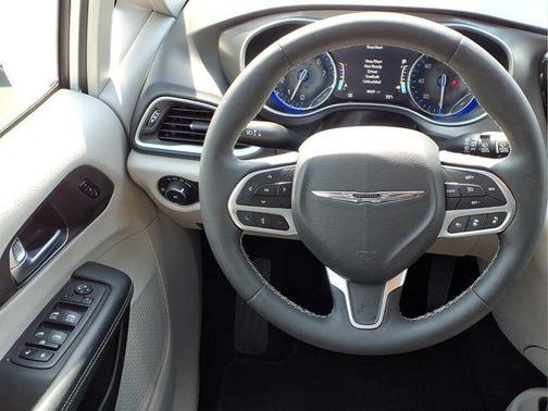 Bright White Clearcoat 2024 Chrysler Pacifica Touring L