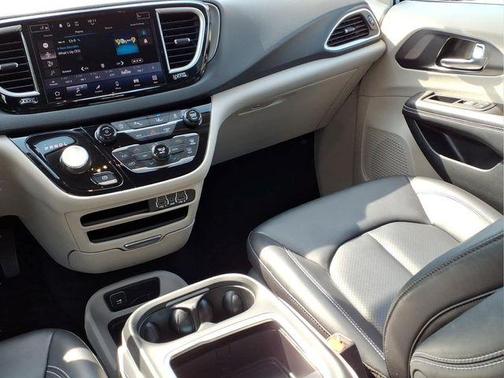 Bright White Clearcoat 2024 Chrysler Pacifica Touring L