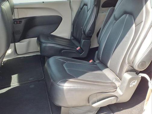 Bright White Clearcoat 2024 Chrysler Pacifica Touring L