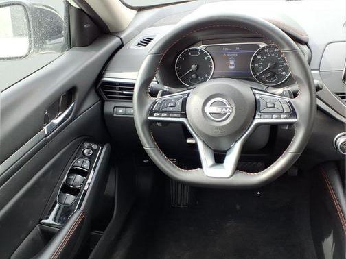 2025 Nissan Altima SR FWD