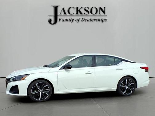 2025 Nissan Altima SR FWD