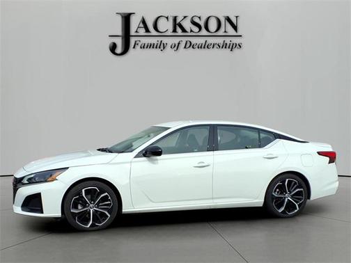 2025 Nissan Altima SR FWD