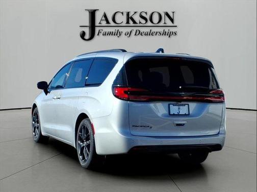 2026 Chrysler Pacifica L