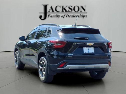 Mosaic Black Metallic 2025 Chevrolet Trax LT