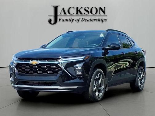 Mosaic Black Metallic 2025 Chevrolet Trax LT