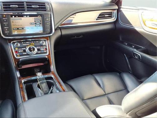 2018 Lincoln Continental Premiere