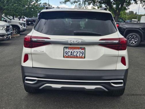 Snow White Pearl 2023 Kia Seltos SX