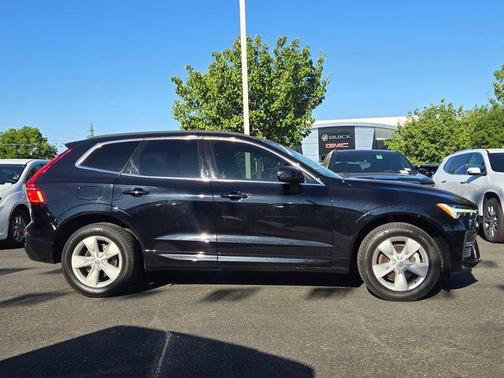 Black 2022 Volvo XC60 B5 Momentum