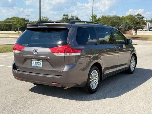 2013 Toyota Sienna XLE