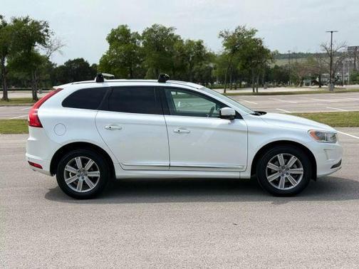 2016 Volvo XC60 T6 Drive-E Platinum