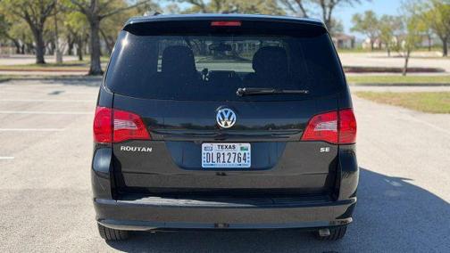 2012 Volkswagen Routan SE