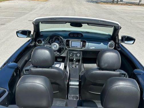 2013 Volkswagen Beetle 2.0T w/Sound/Nav