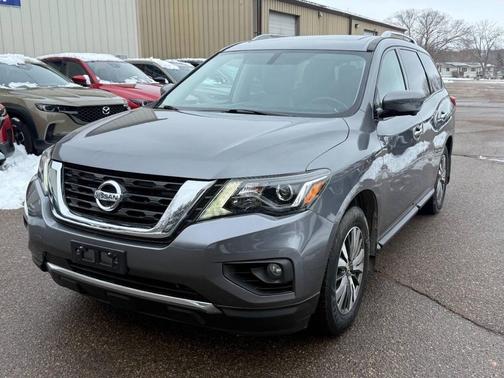 2017 Nissan Pathfinder SL