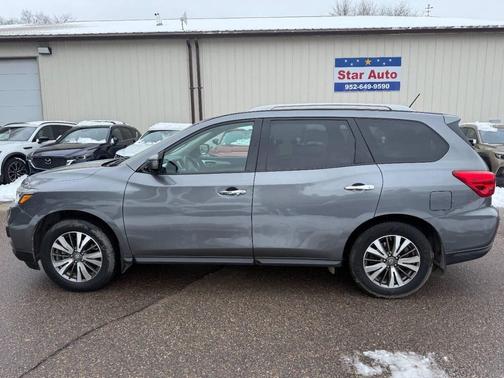 2017 Nissan Pathfinder SL