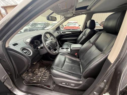 2017 Nissan Pathfinder SL