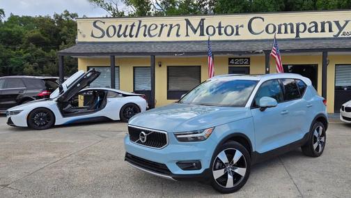 Amazon Blue 2019 Volvo XC40 T5 Momentum