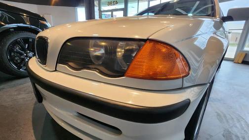 2000 BMW 323 323i 4dr Sdn