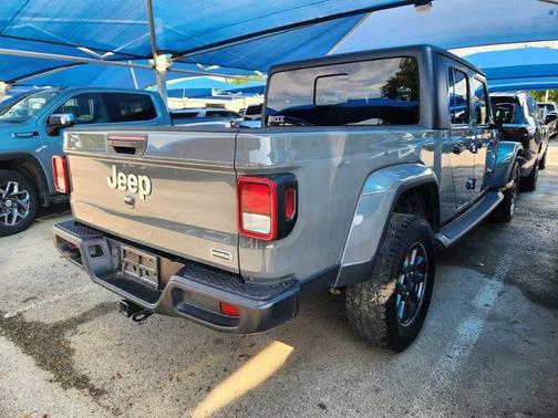 Sting-Gray Clearc 2020 Jeep Gladiator Overland