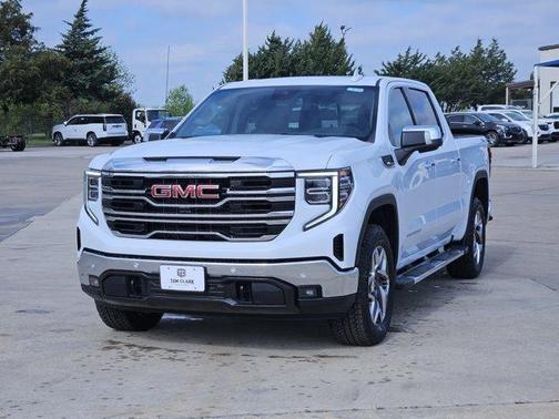 Glacier White Tricoat 2026 GMC Sierra 1500 SLT