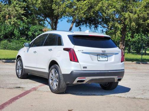 Crystal White Tricoat 2021 Cadillac XT5 Premium Luxury