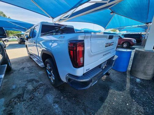 White Frost Tricoat 2023 GMC Sierra 1500 SLT