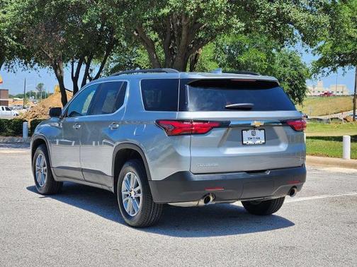 Sterling Gray Metallic 2023 Chevrolet Traverse LT Cloth