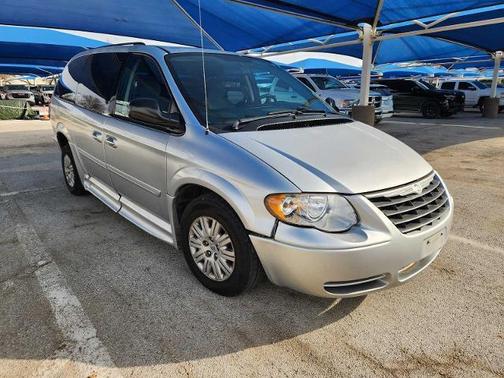 2007 Chrysler Town & Country Base