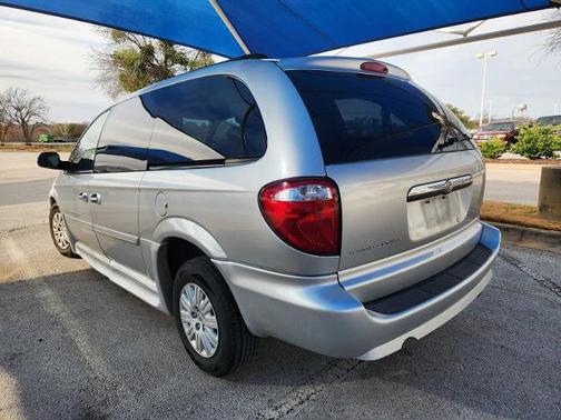 2007 Chrysler Town & Country Base