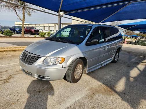 2007 Chrysler Town & Country Base