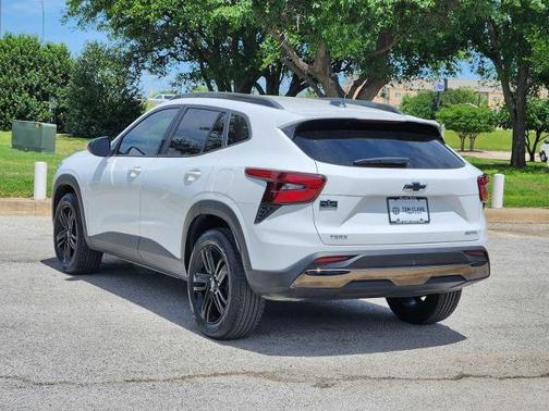 Summit White 2025 Chevrolet Trax FWD ACTIV